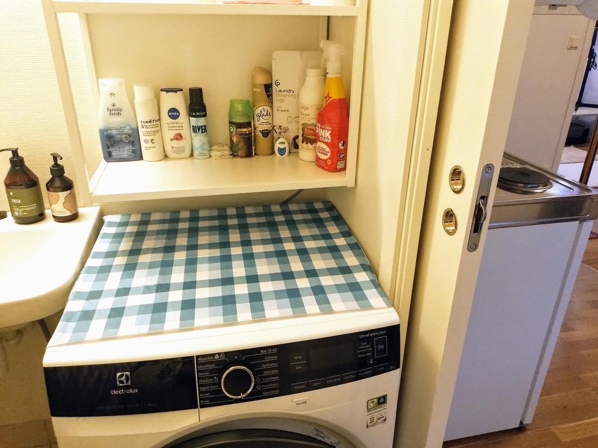 Cosy Near Center